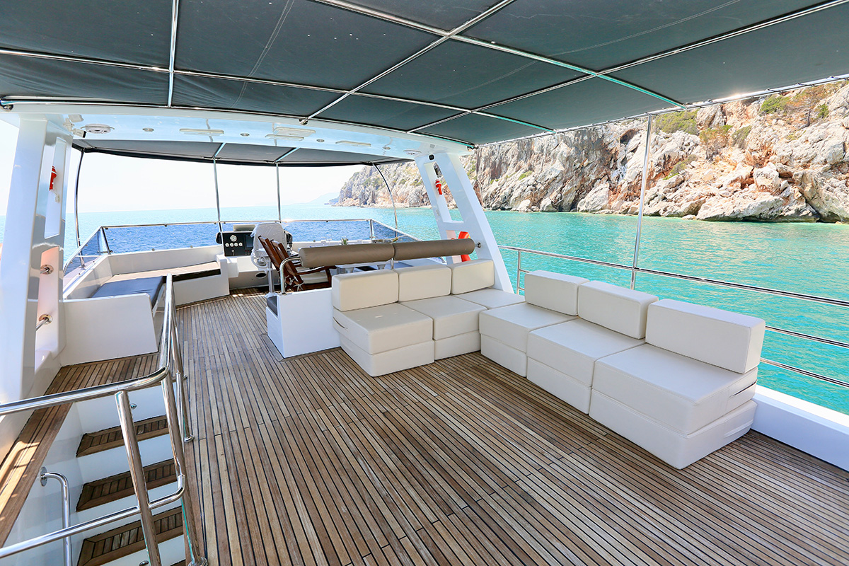 Flybridge 01